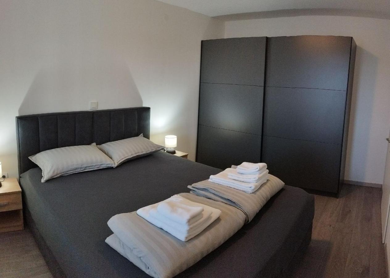 Apartment Luka Pola Esterno foto